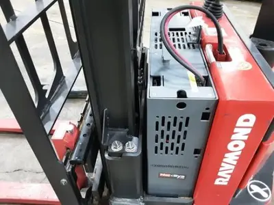 USED 2025 RAYMOND RSS40