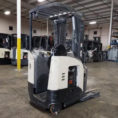 USED 2019 CROWN RR5725-45
