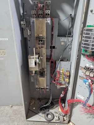 800A Cutler Hammer NTVSNBA30800XSU Manual Transfer Switch 3 Pole 4 Wire Used