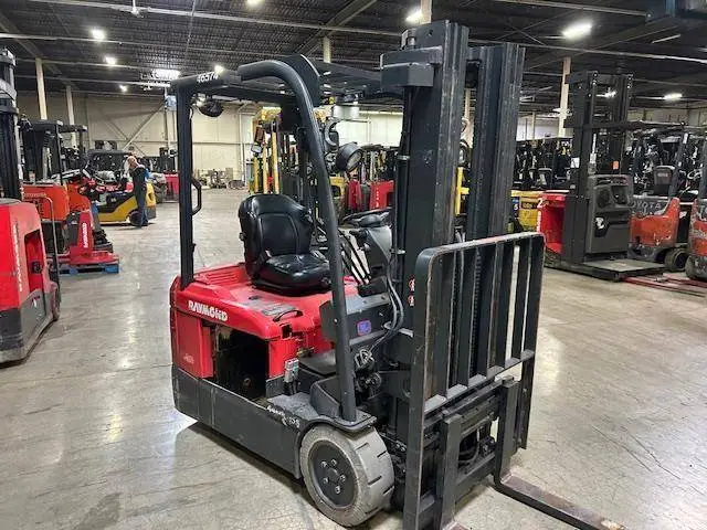 Used RAYMOND 4460C35S 4-Wheel Sit down Electric Counterbalance Forklifts Illinois US | Somerset Equipment Sales #1546152