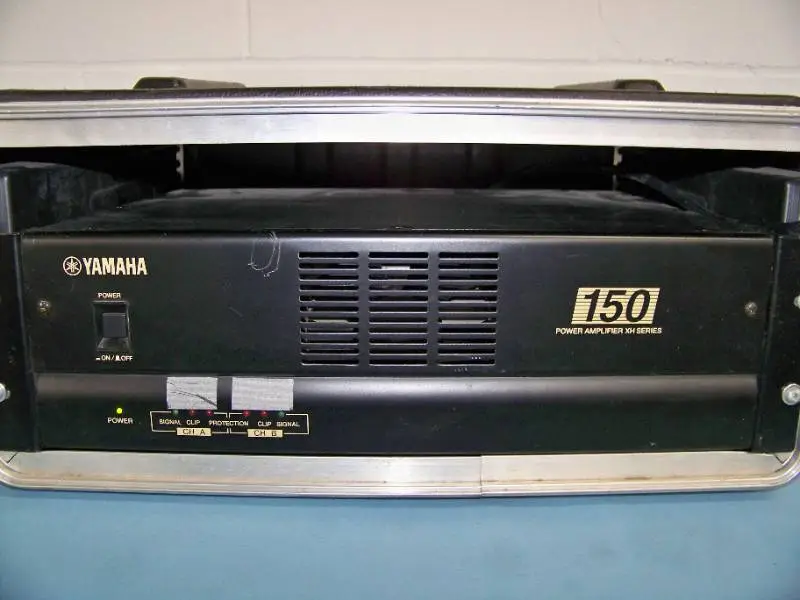 Yamaha 150 Power Amp / Amplifier XH150 in Hard-Sided Road / Travel Case