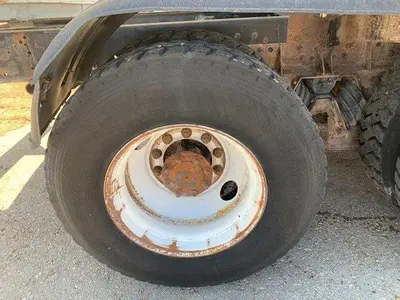 USED 2001 INTERNATIONAL 4900