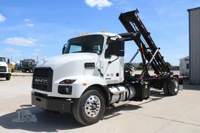 New | in-Stock 2027 MACK MD7 Rolloff Trucks Texas US | Roll Off Truck World #1491924