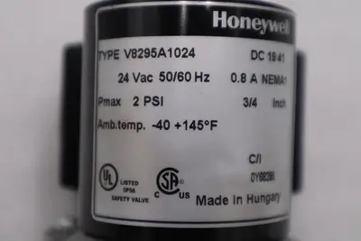 NEW OPEN BOX HONEYWELL V8295A1024 SOLENOID GAS VALVE STOCK H959A
