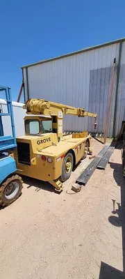USED 1982 GROVE CRANE Cranes (Misc)