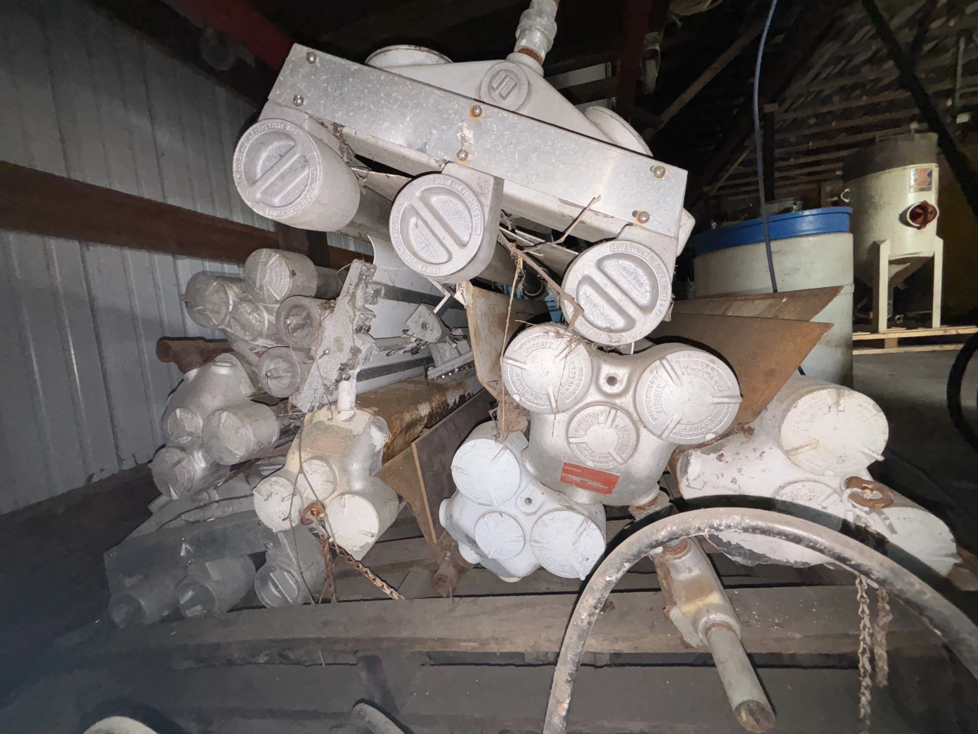 USED CROUSE-HINDS 3-Bulb Explosion Proof Light Fixture