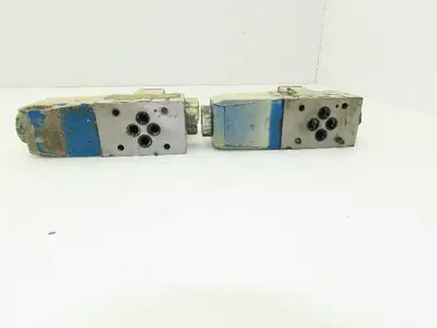 Vickers DG4V-3-2A-M-P7-H-7-50-JA100 Directional Solenoid Valve 24VDC  Lot of 2