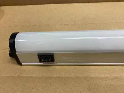 USED BANNER LED WORKSTATION LIGHT BAR 1130MM LENGTH 4-PIN M12 87484