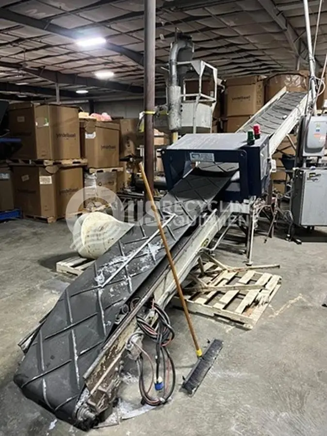 USED ADVANCE DETECTION SYSTEMS MODEL 9400 METAL DETECTOR & INFEED CONVEYOR