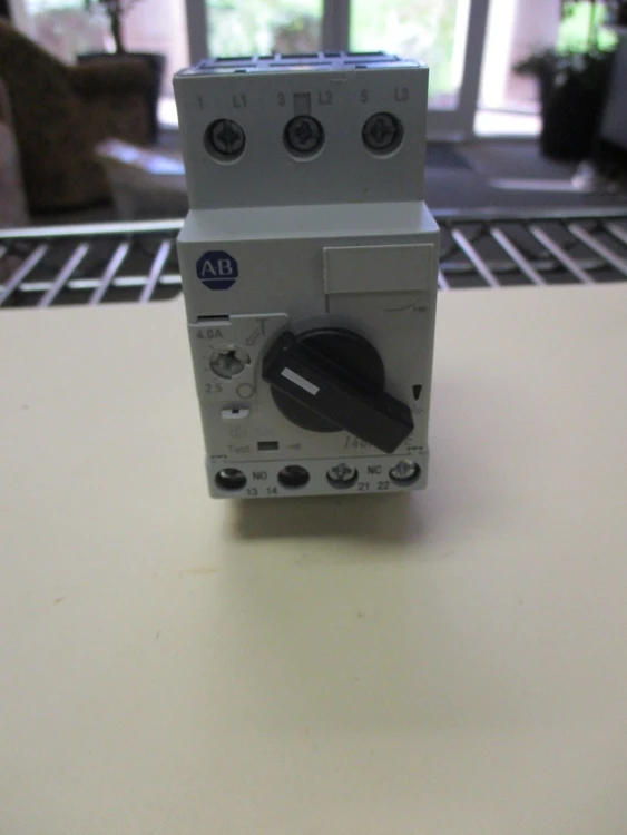 Used Allen-Bradley 140M-C2E-B40 Ser B Connector Accessories Arizona US | ASSET CONVERSION SPECIALISTS, INC. #321701