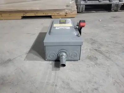 USED SQUARE D CH221N