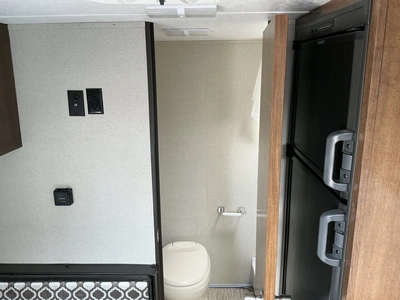 Used 2019 PRIME TIME NAVI 16FQ Campers, Caravans, Motorhomes Michigan US | Miedema Asset Management Group #1341094