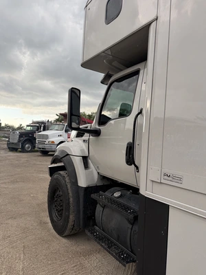 Used 2021 INTERNATIONAL SHOWHAULER CUSTOM 4X4 Campers, Caravans, Motorhomes Michigan US | Miedema Asset Management Group #1580270