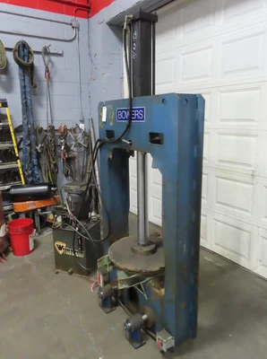 23.5" Bowers Hydraulic Tank Discharge Press, 40 gallon
