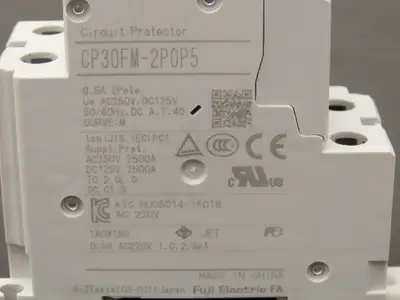 Fuji Electric CP30FM-2P0P5 Circuit Breaker 250VAC 125VDC 0.5A 2-Pole