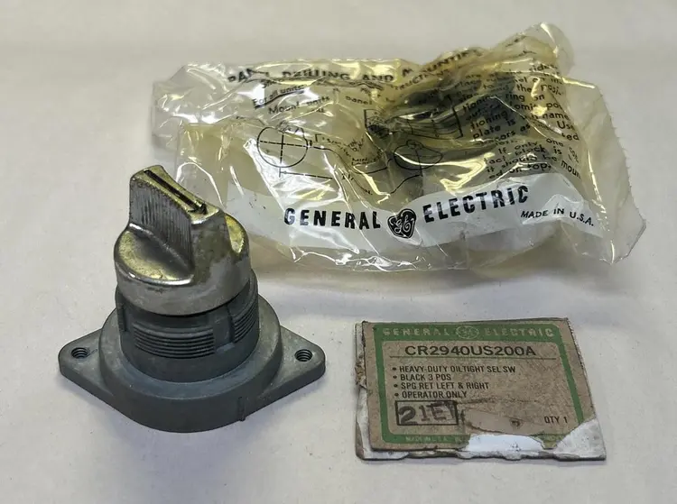 New | in-Stock GE CR2940US200A Miscellaneous Equipment (Electrical & Power) | Surplus Asset Holdings #1189940