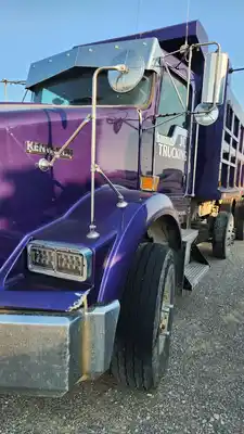 USED 2004 KENWORTH T800 DUMP TRUCK