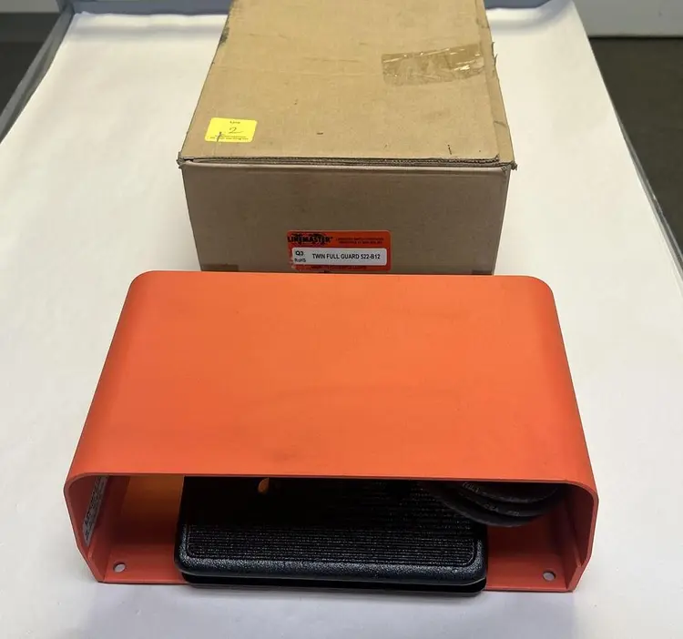 New | in-Stock LINEMASTER 522-B12 Miscellaneous Equipment (Electrical & Power) | Surplus Asset Holdings #1189864