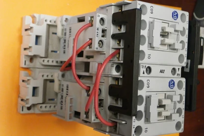 USED Siemens 140M-C2E-A25 SER B +  (2) 100-C09Z*10 SER A + A02