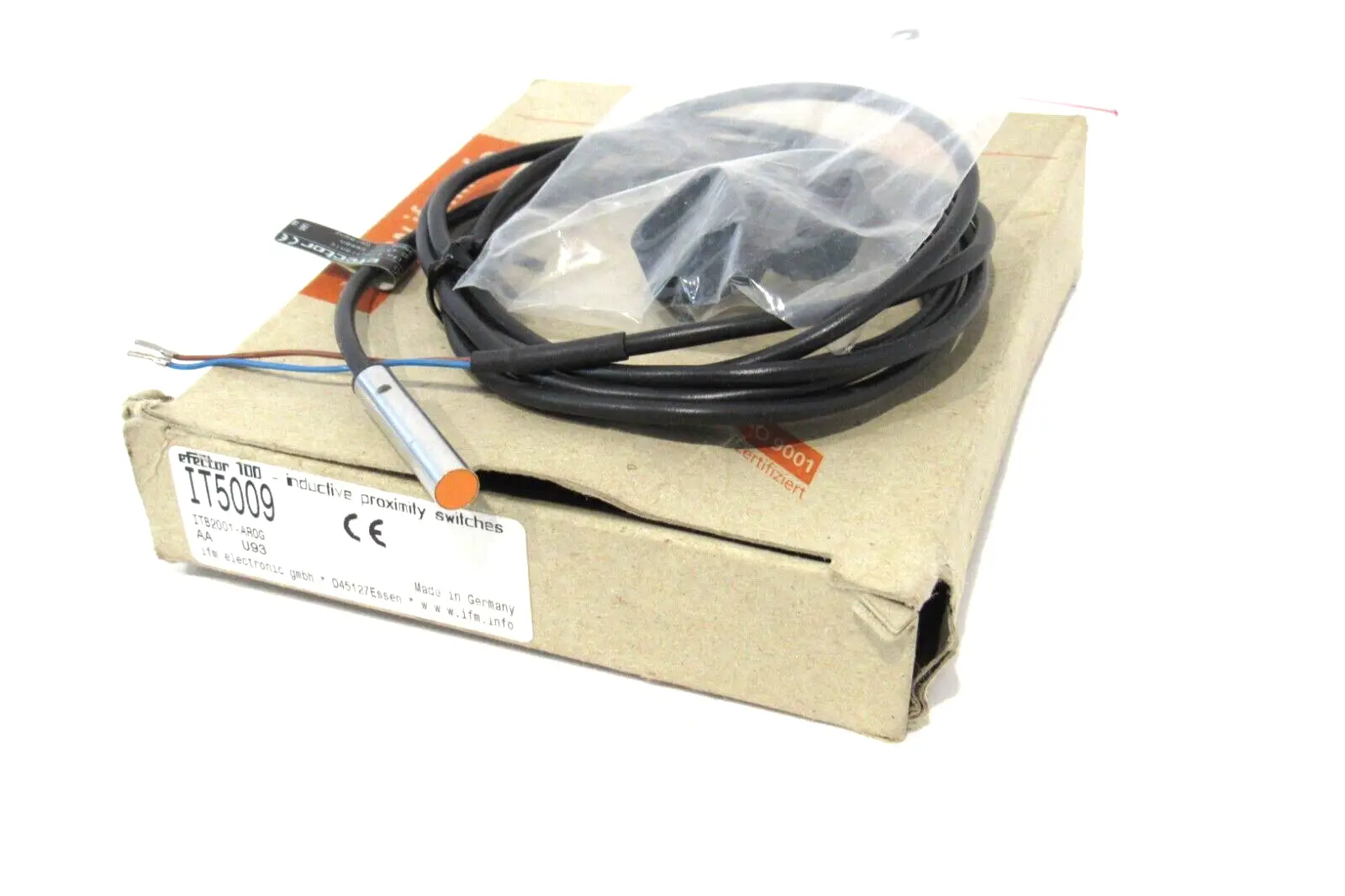 NEW IFM EFECTOR ITB2001-AROG INDUCTIVE SENSOR IT5009 ITB2001AROG