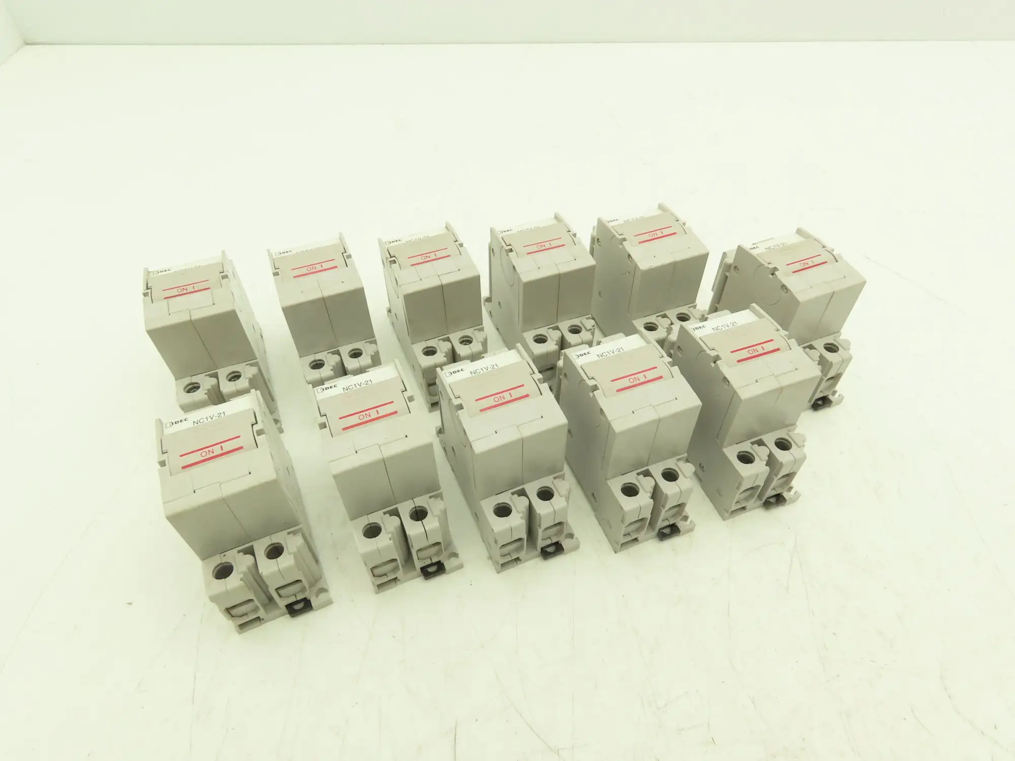IDEC NC1V-2100 3A Circuit Protector 2 Pole A Curve 250VAC/125VDC Lot of 11
