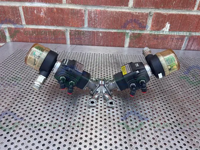 Used 2 ITT ADVANTAGE 3 WAY STAINLESS STEEL DIAPHRAGM VALVES W/ VALVE POSITIONER Valves/Fittings California US | Equipment Lab #485570