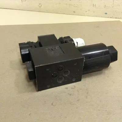 USED YUKEN DSG-01-2B2-D24-70