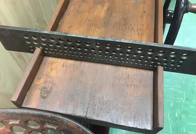 2786-385 Antique Wire Single Draw Bench Circa 1890