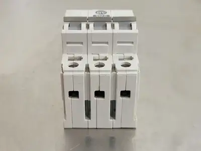 USED ALLEN-BRADLEY 1492-CB3-G250