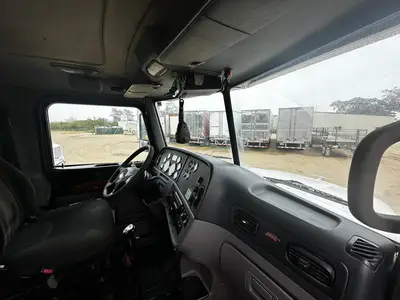 USED 2011 PETERBILT 384