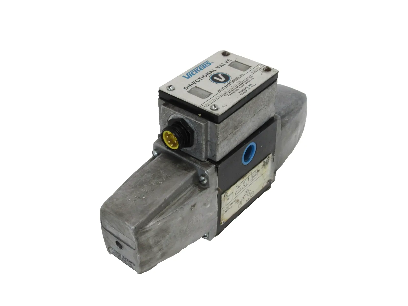 NEW VICKERS 524698 SOLENOID VALVE PA5DG4S4LW010N51