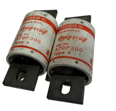 NEW LOT OF 2 GOULD SHAWMUT A70P300 AMP TRAP FUSE TYPE 4