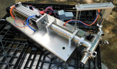 USED SINGLE PISTON FILLER SINGLE PISTON