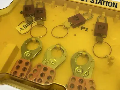 USED MASTER LOCK SAFETY SERIES LOCKOUT/TAGOUT STATION