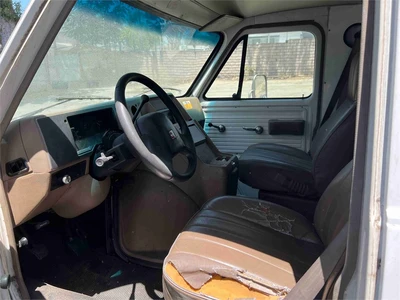 Used 1995 GMC VANDURA 3500 Box trucks California US | MachineryMax #1321335