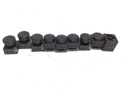 Siemens 3SB3 000-0AA11 Push Button Black Momentary 1-4/3-6mm (Lot of 9)