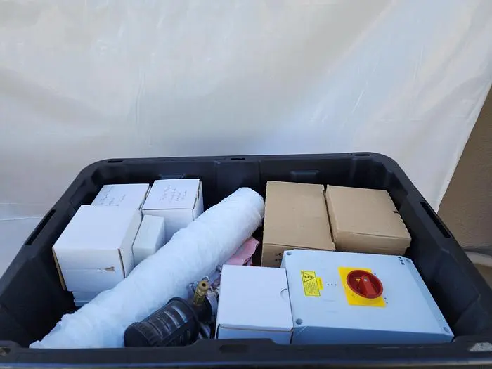 BOX 1 OF LEYBOLD OPTICS GMBH CCS PRO NEW SPARE PARTS