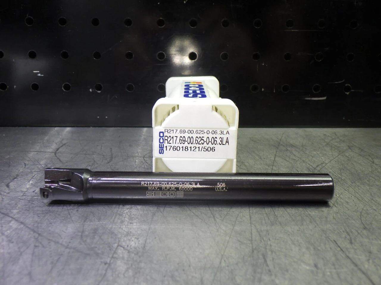 SECO 5/8" 3 Flute Coolant Thru Endmill 1/2" Shank R217.69-00.625-0-06.3LA (LOC2528B)