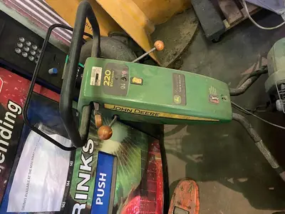 USED JOHN DEERE MO220EA