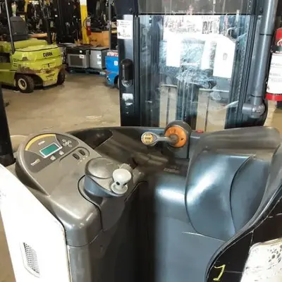 USED 2016 CROWN RR5725-45