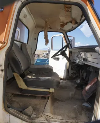 USED FORD TRUCK F617