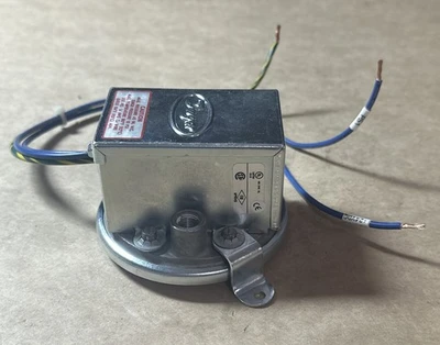 NEW Dwyer Industries 1910-1 Series 1900 Compact Low Differential Pressure Switch