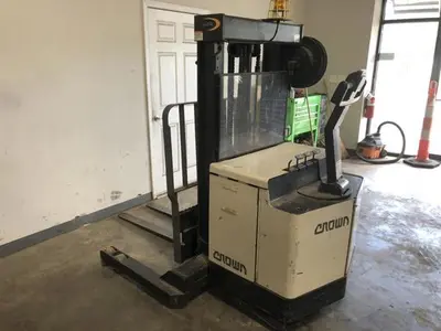 USED 2007 CROWN 30WRTL