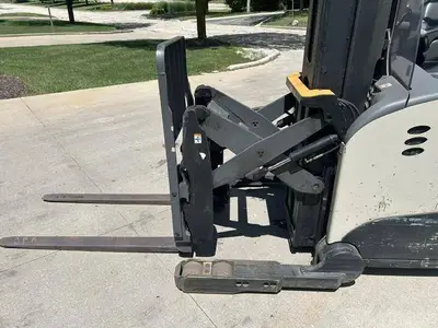 Used 2021 CROWN RM6095S-45 Reach Trucks Illinois US | Somerset Equipment Sales #1546188