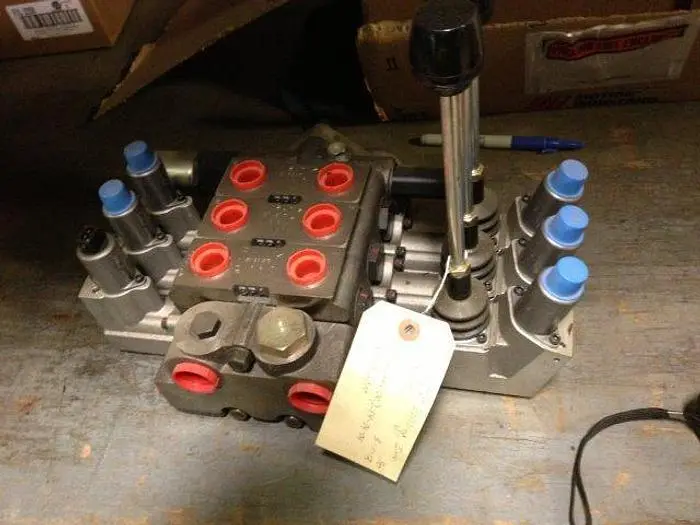 Used PARKER V20EH-F4-04-04 REMOTE CONTROL VALVE Pump & Valve Parts Pennsylvania US | East West Machinery & Drilling #1416742