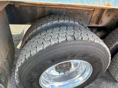 USED 2002 FREIGHT FL80
