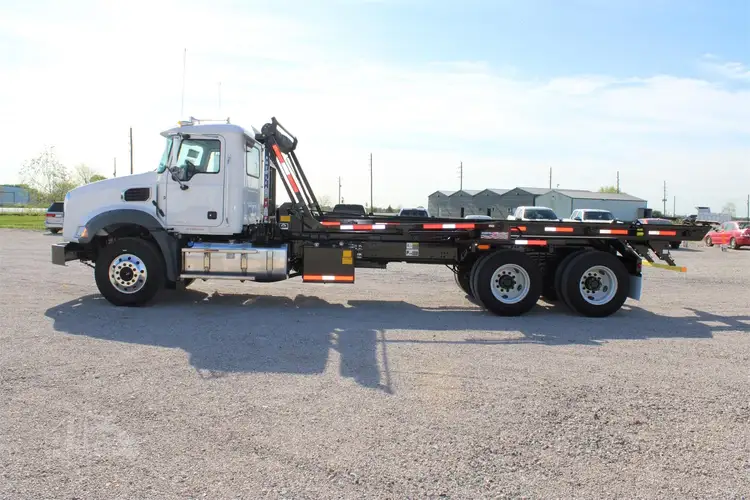 New | in-Stock 2025 MACK GRANITE 64BR Rolloff Trucks Texas US | Roll Off Truck World #1491919