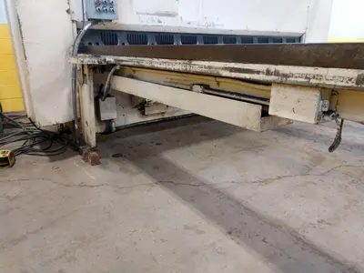 10' x 1/4" CINCINNATI MODEL #2500 CNC HYDRAULIC POWER SHEAR WITH FRONT & BACK GAUGING: STOCK #12587