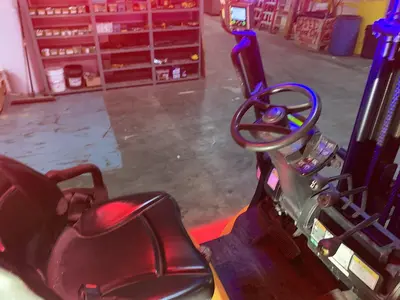 USED 2013 YALE GLP050VXNGSE084