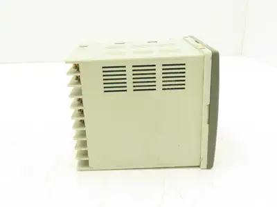 Yamatake SDC31 Digital Temperature Controller 100-240VAC C315GA000100